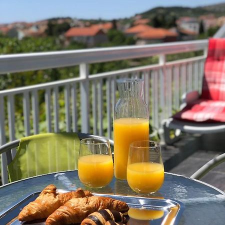 Apartmani Bolero - Obiteljski Odmor Vodice Kültér fotó