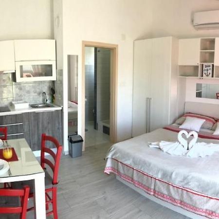 Apartmani Bolero - Obiteljski Odmor Vodice Kültér fotó