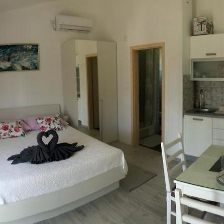 Apartmani Bolero - Obiteljski Odmor Vodice Kültér fotó