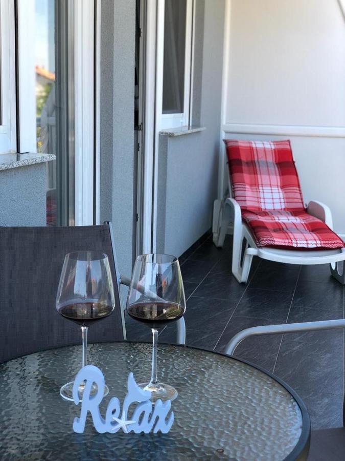 Apartmani Bolero - Obiteljski Odmor Vodice Kültér fotó