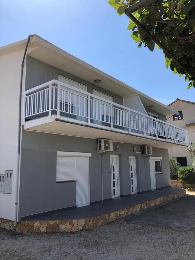 Apartmani Bolero - Obiteljski Odmor Vodice Kültér fotó