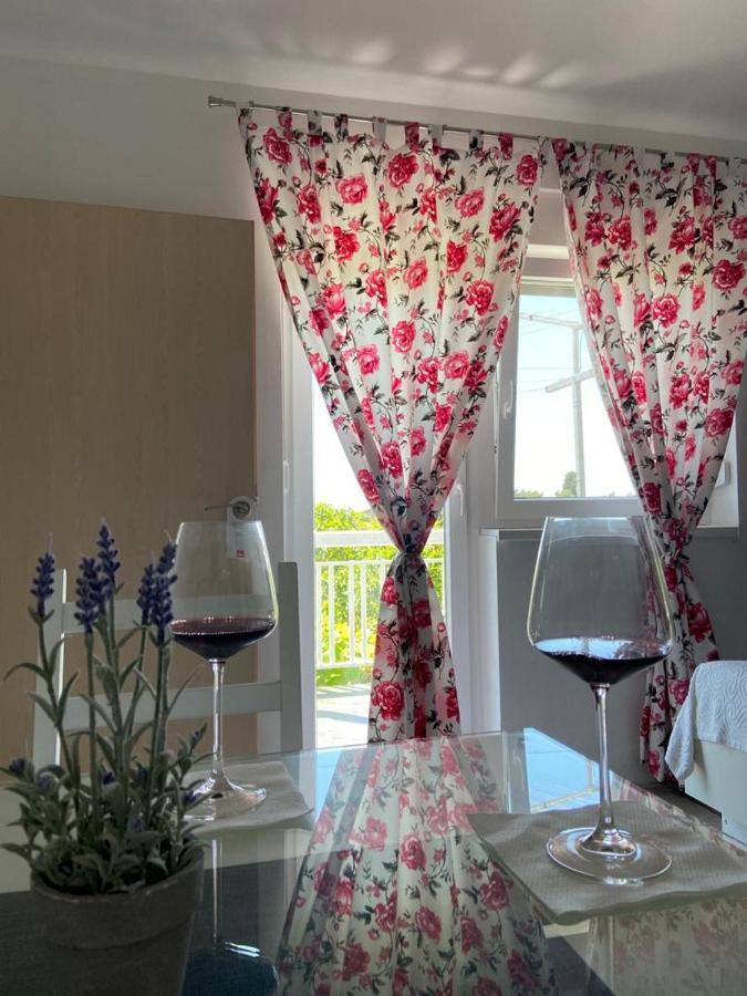 Apartmani Bolero - Obiteljski Odmor Vodice Kültér fotó