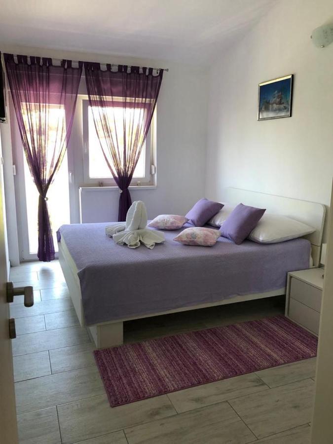 Apartmani Bolero - Obiteljski Odmor Vodice Kültér fotó