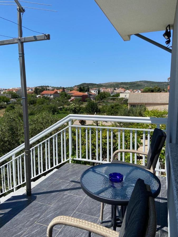 Apartmani Bolero - Obiteljski Odmor Vodice Kültér fotó